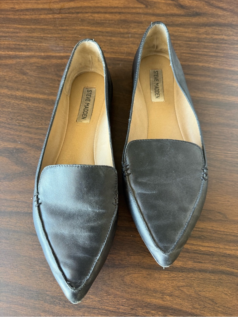 Steve Madden Black Pointed Leather Flats Womens sz 10